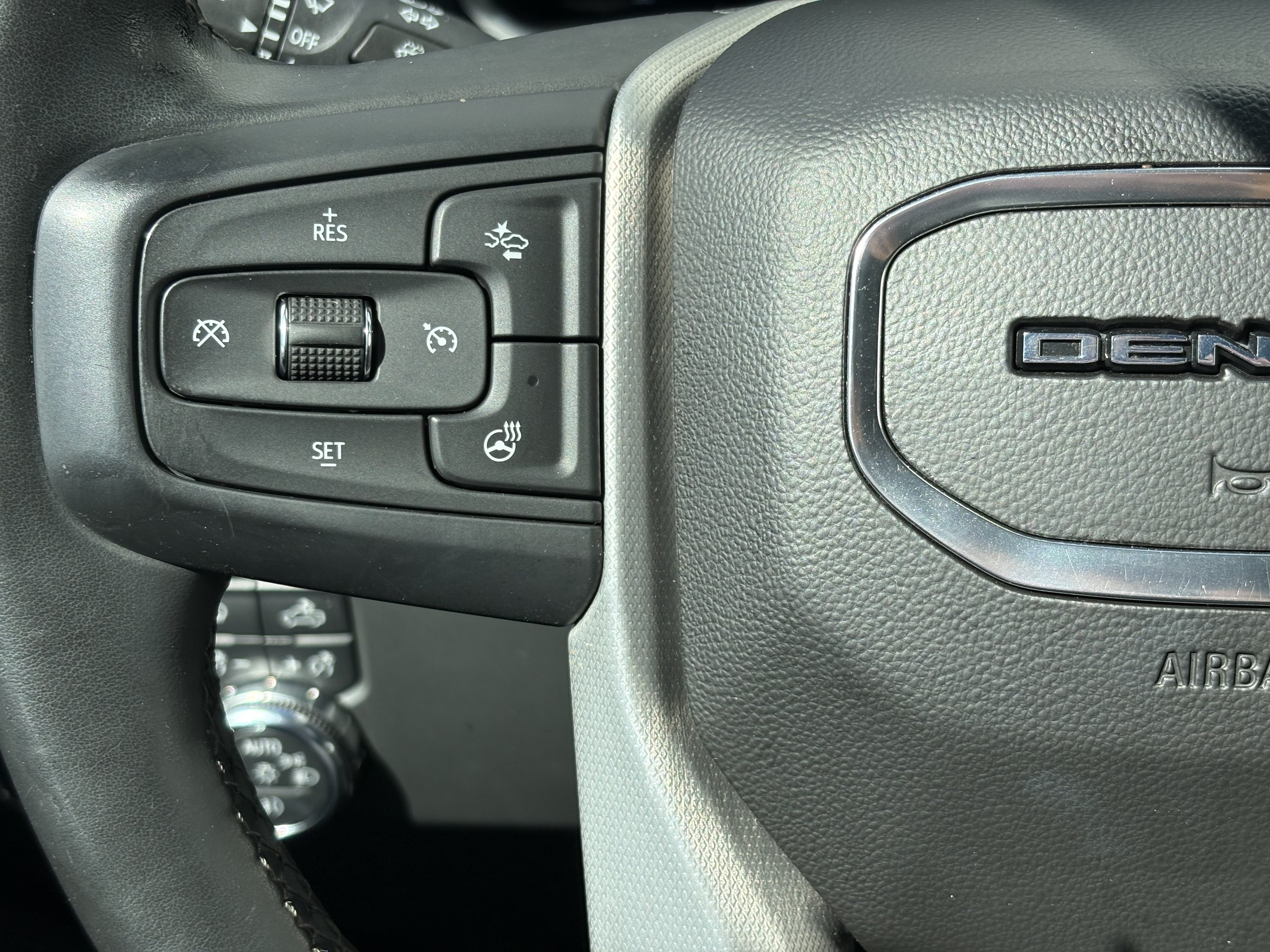 Used 2024 GMC Sierra 2500 Denali w/ Technology Package AWD/4WD image 15