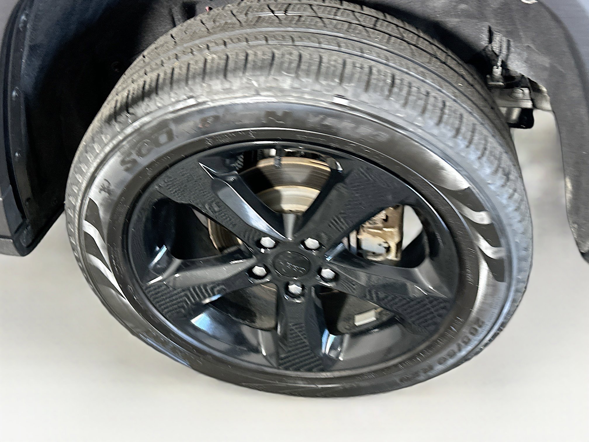 Used 2023 Jeep Grand Cherokee Limited w/ Black Appearance Package image 11