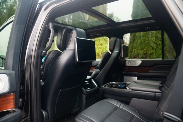 Used 2023 Lincoln Navigator Reserve w/ Equipment Group 201A image 2