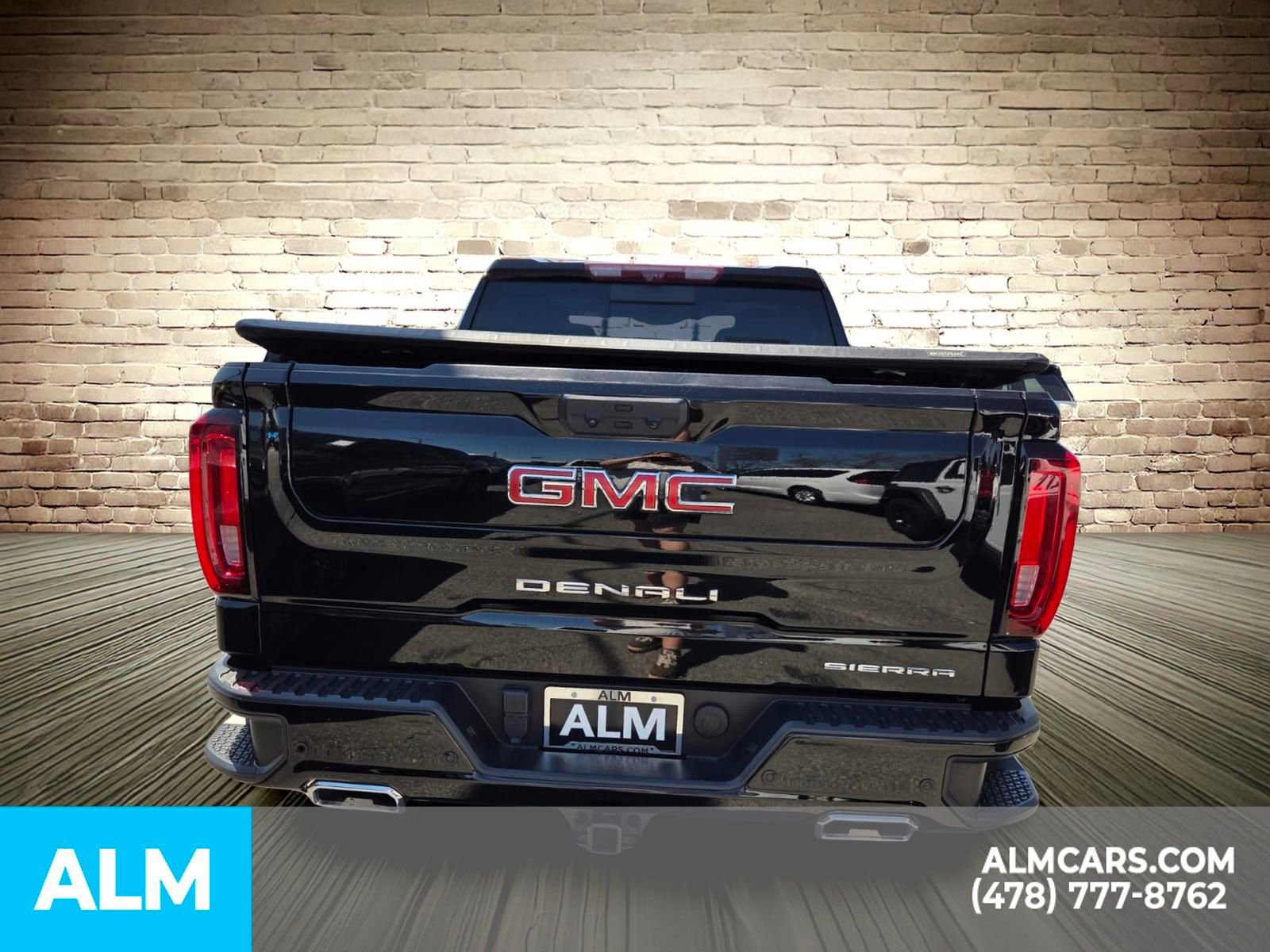 Used 2024 GMC Sierra 1500 Denali w/ Technology Package AWD/4WD image 10