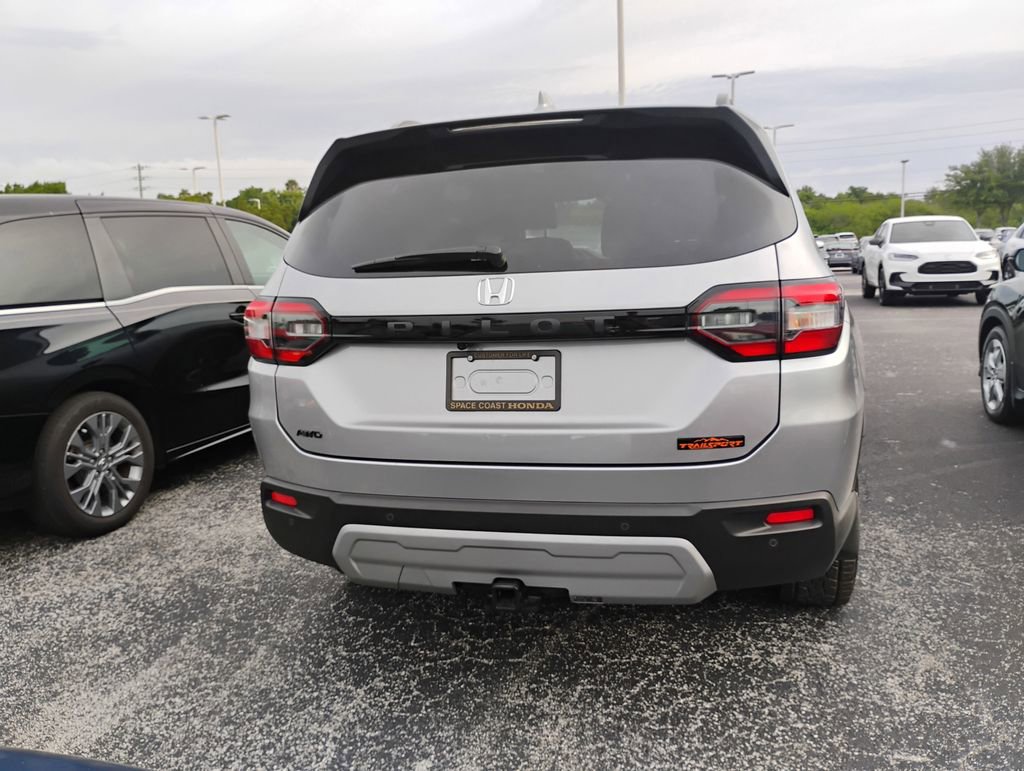 Used 2025 Honda Pilot TrailSport image 3