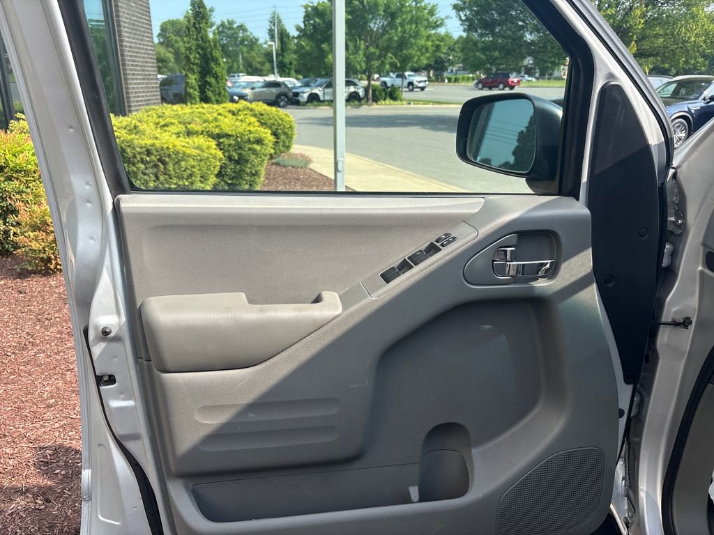 Used 2016 Nissan Frontier SV w/ SV Value Truck Package AWD/4WD image 21