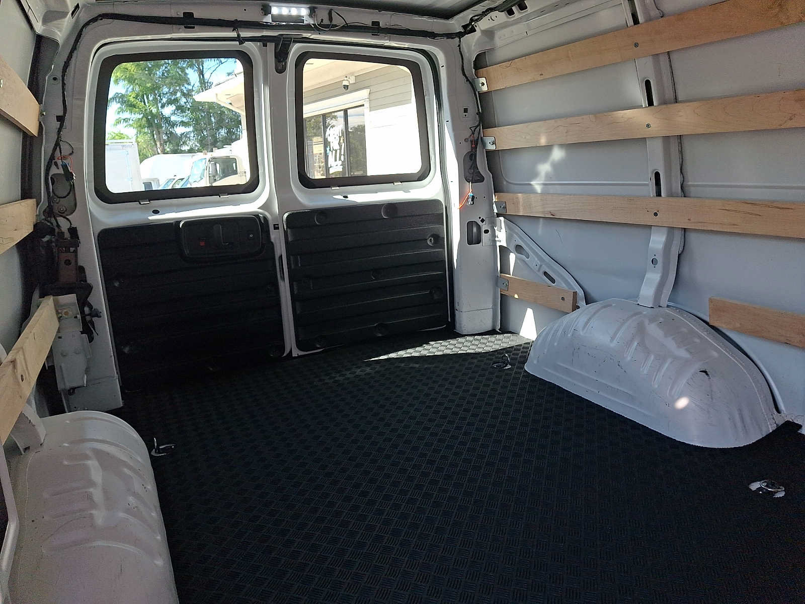 Used 2025 Chevrolet Express 2500 w/ Driver Convenience Package RWD image 11