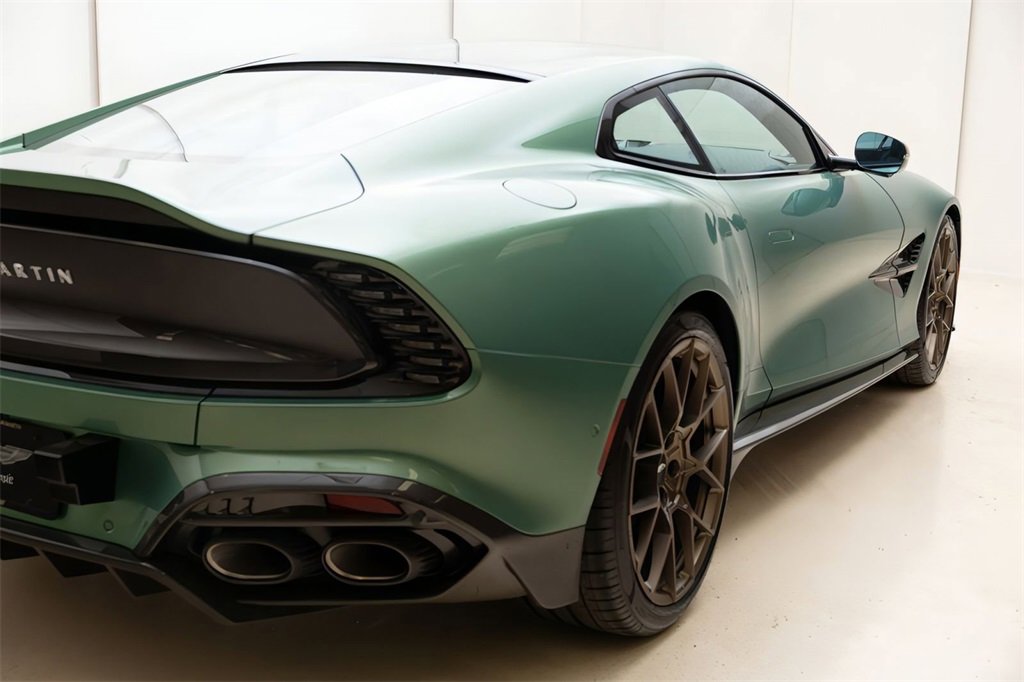 Used 2025 Aston Martin Vanquish image 18