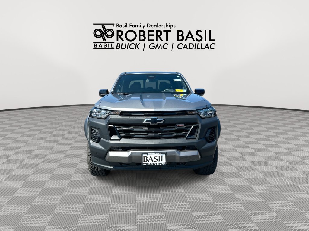 Used 2024 Chevrolet Colorado Trail Boss w/ Technology Package AWD/4WD image 3