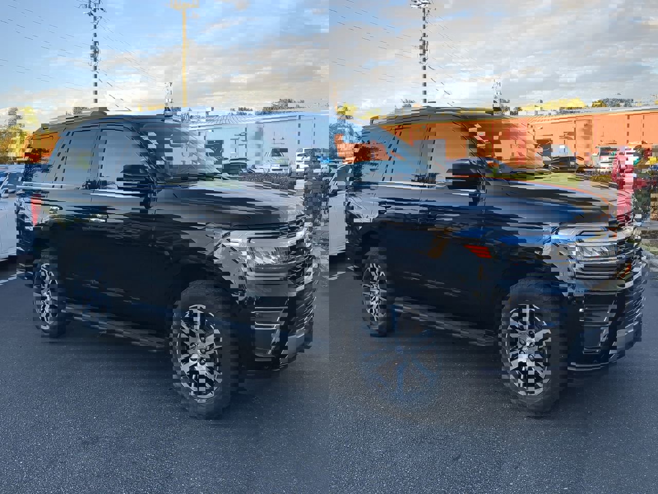 Used 2024 Ford Expedition Limited image 2