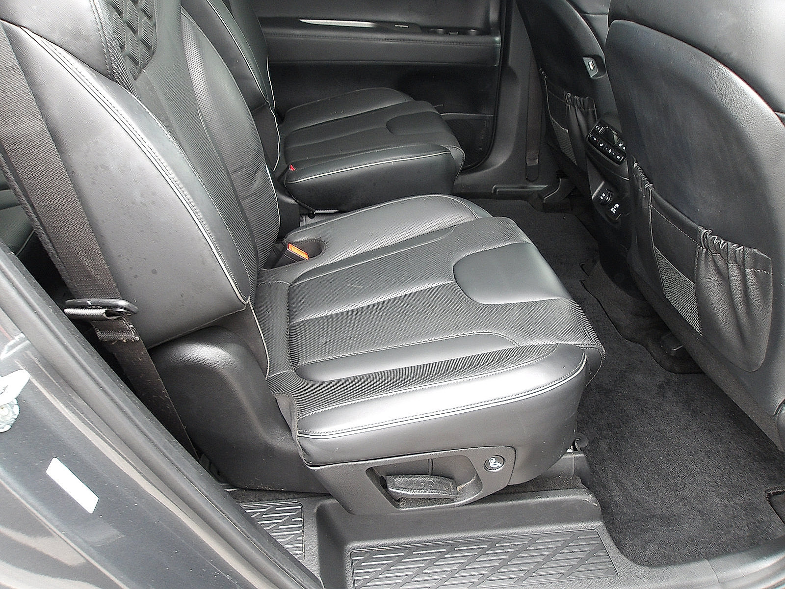 Used 2022 Hyundai Palisade Limited w/ Cargo Package AWD/4WD image 9