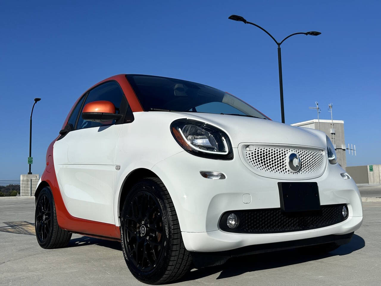 Used 2016 smart fortwo passion w/ Edition #1 Package RWD image 2