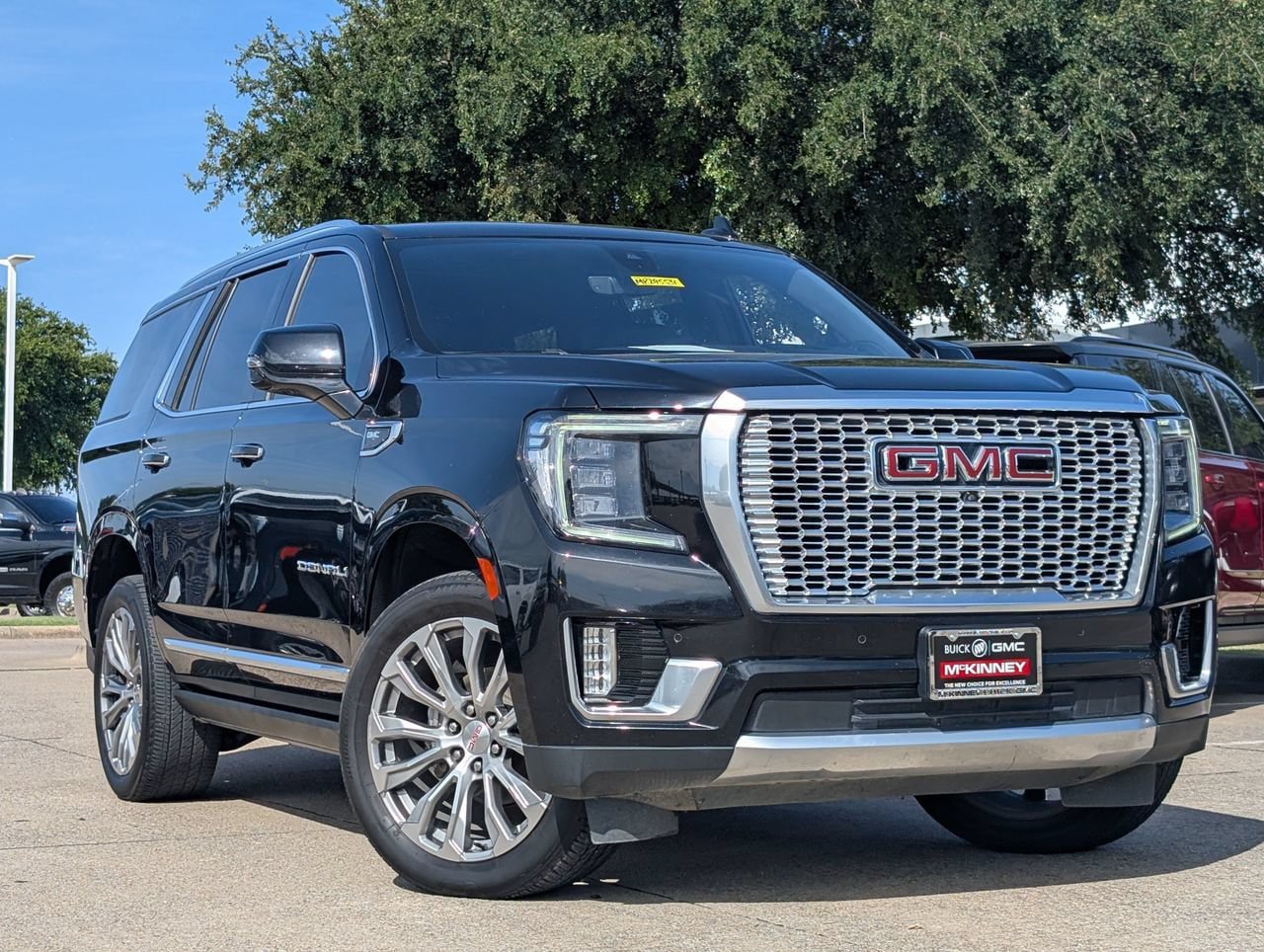 Used 2021 GMC Yukon Denali w/ Denali Premium Package AWD/4WD image 2
