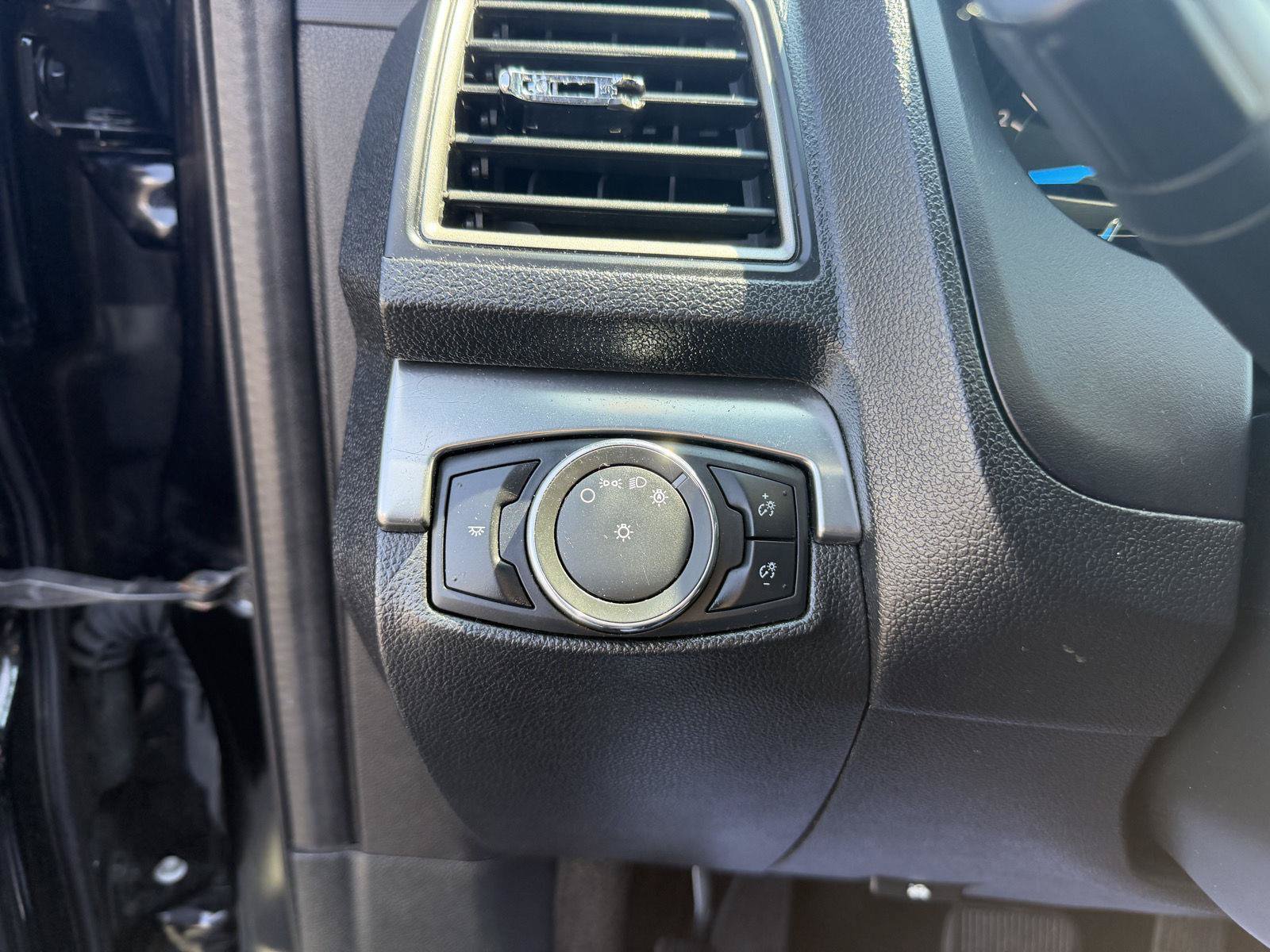 Used 2018 Ford Explorer XLT AWD/4WD image 22