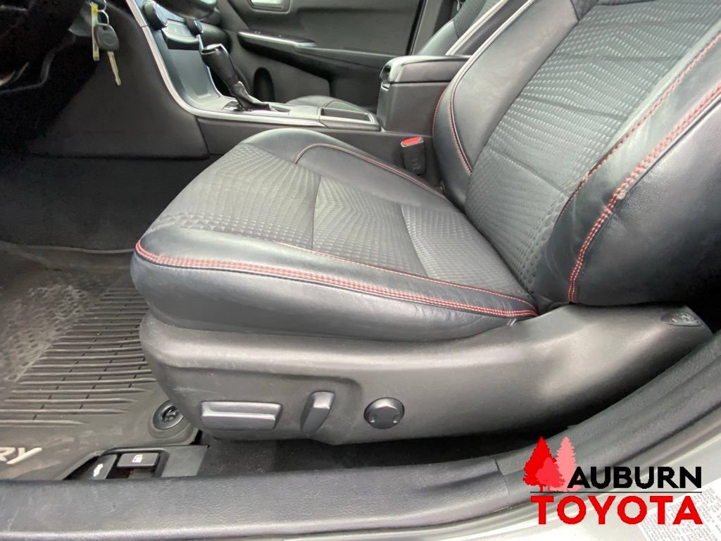 Used 2015 Toyota Camry SE FWD image 30