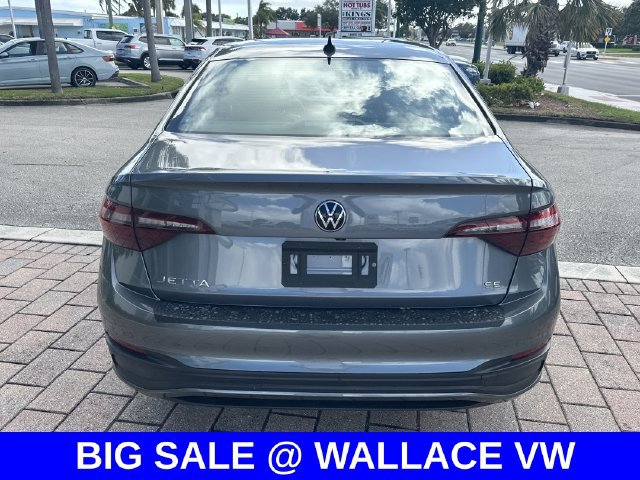 Certified 2024 Volkswagen Jetta SE w/ Panoramic Sunroof Package FWD image 8