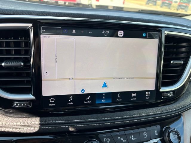 Used 2024 Chrysler Pacifica Limited image 29