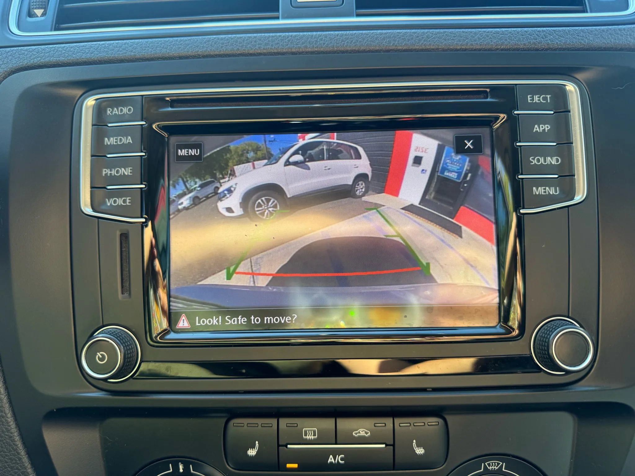 Used 2018 Volkswagen Jetta SE image 16