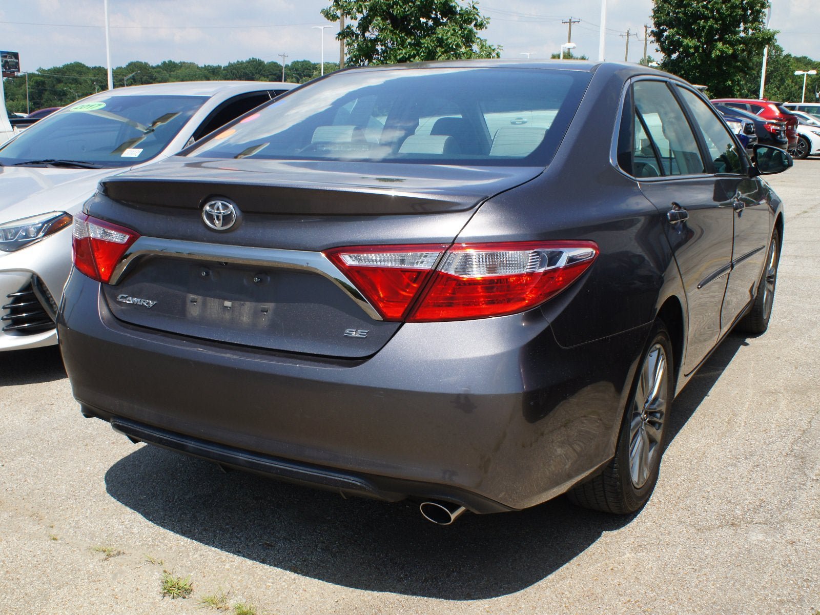 Used 2017 Toyota Camry SE w/ Moonroof Package FWD image 5