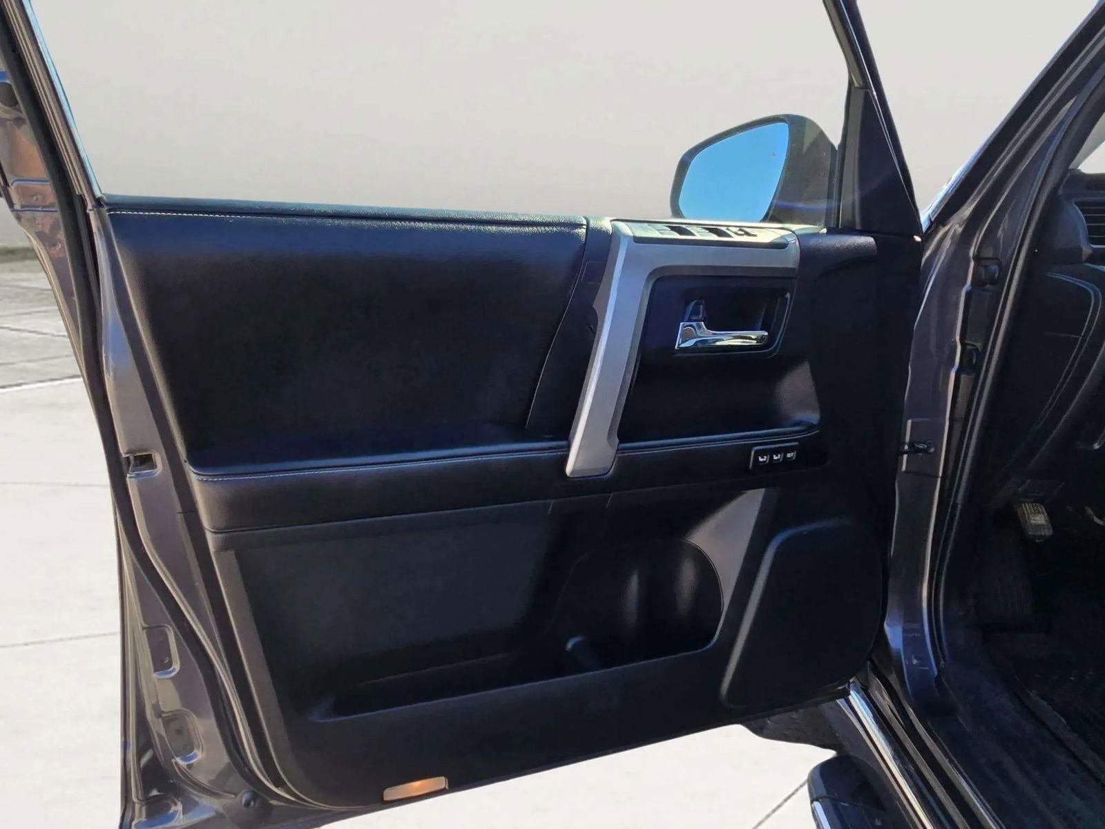 Used 2015 Toyota 4Runner Limited w/ Convenience Package image 10