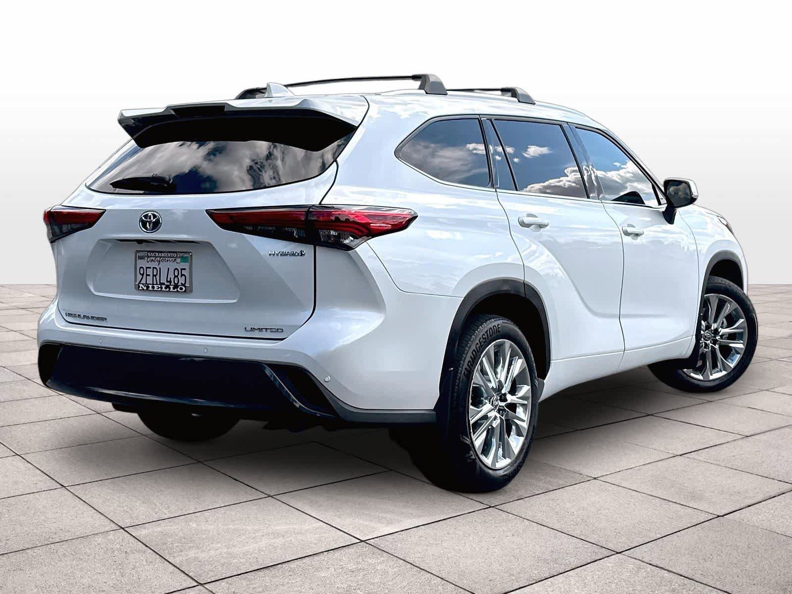 Used 2023 Toyota Highlander Limited FWD image 16