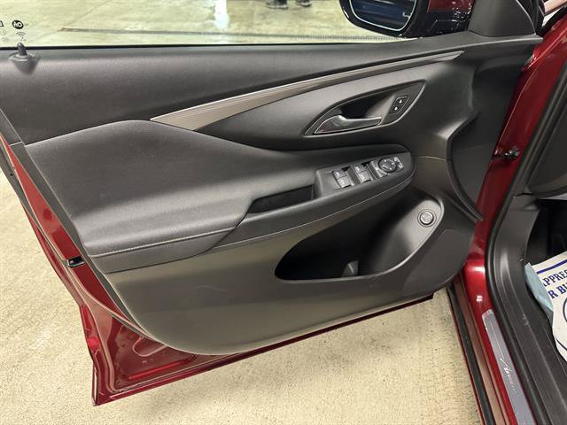 Certified 2025 Buick Envista Avenir FWD image 16