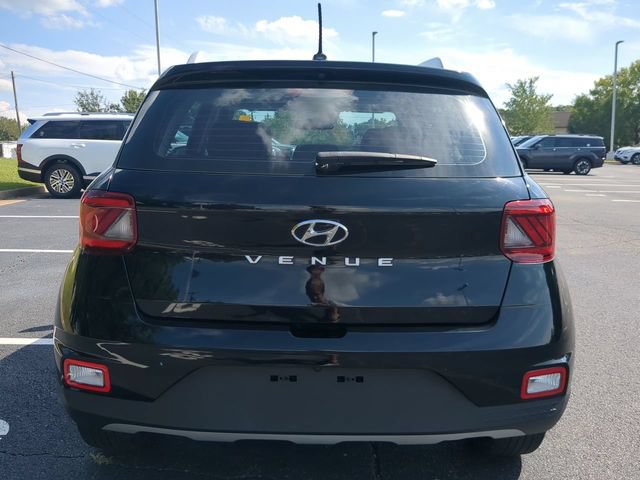 Used 2024 Hyundai Venue SEL FWD image 5