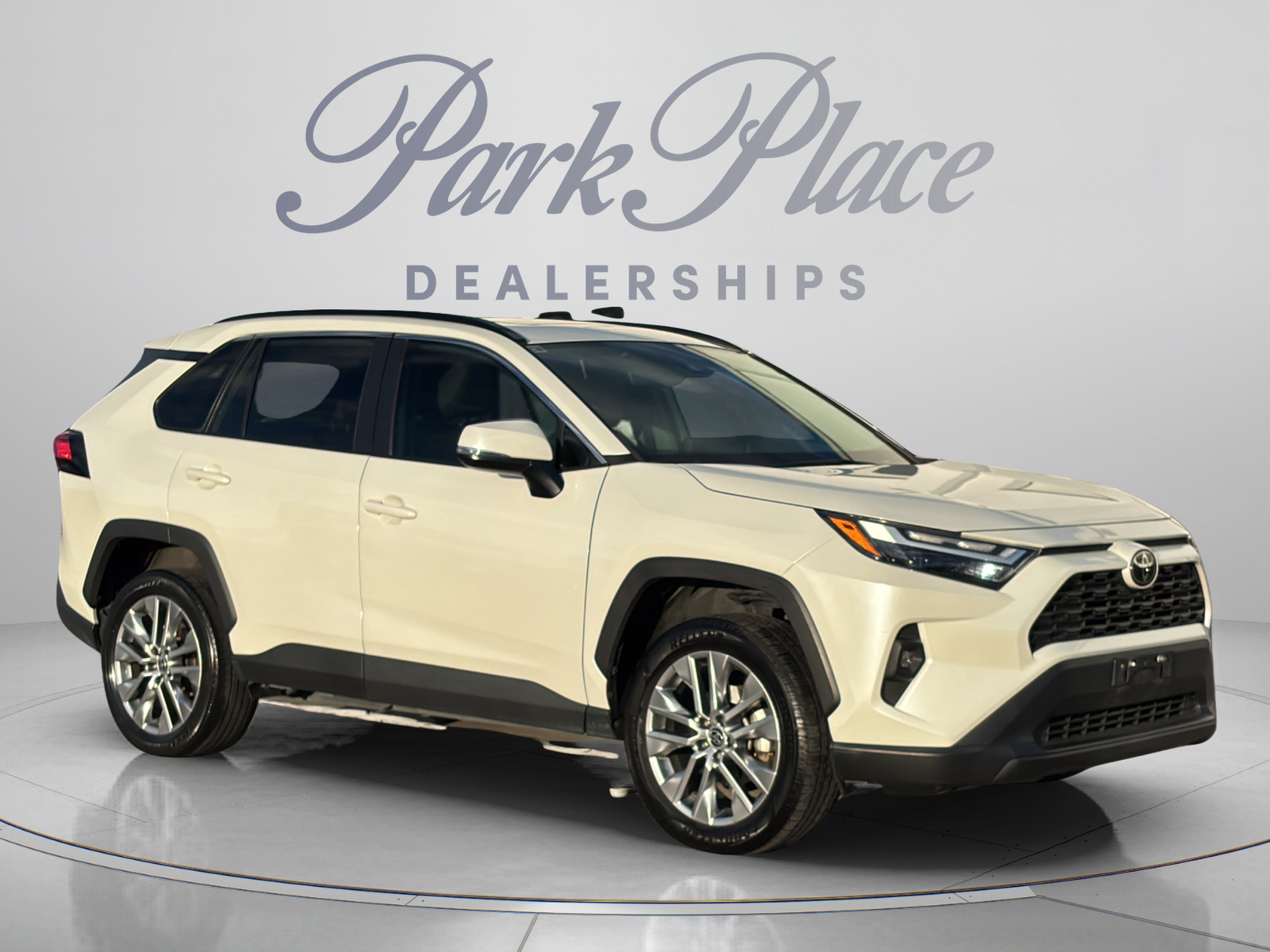 Used 2022 Toyota RAV4 XLE Premium FWD image 8