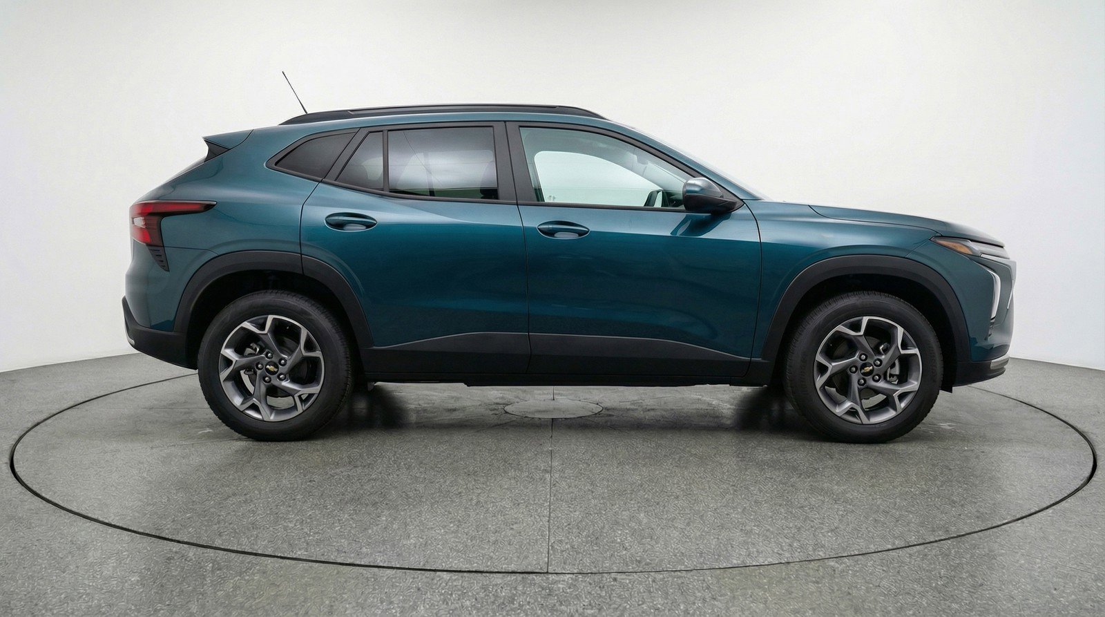 Used 2025 Chevrolet Trax LT w/ LT Convenience Package FWD image 11