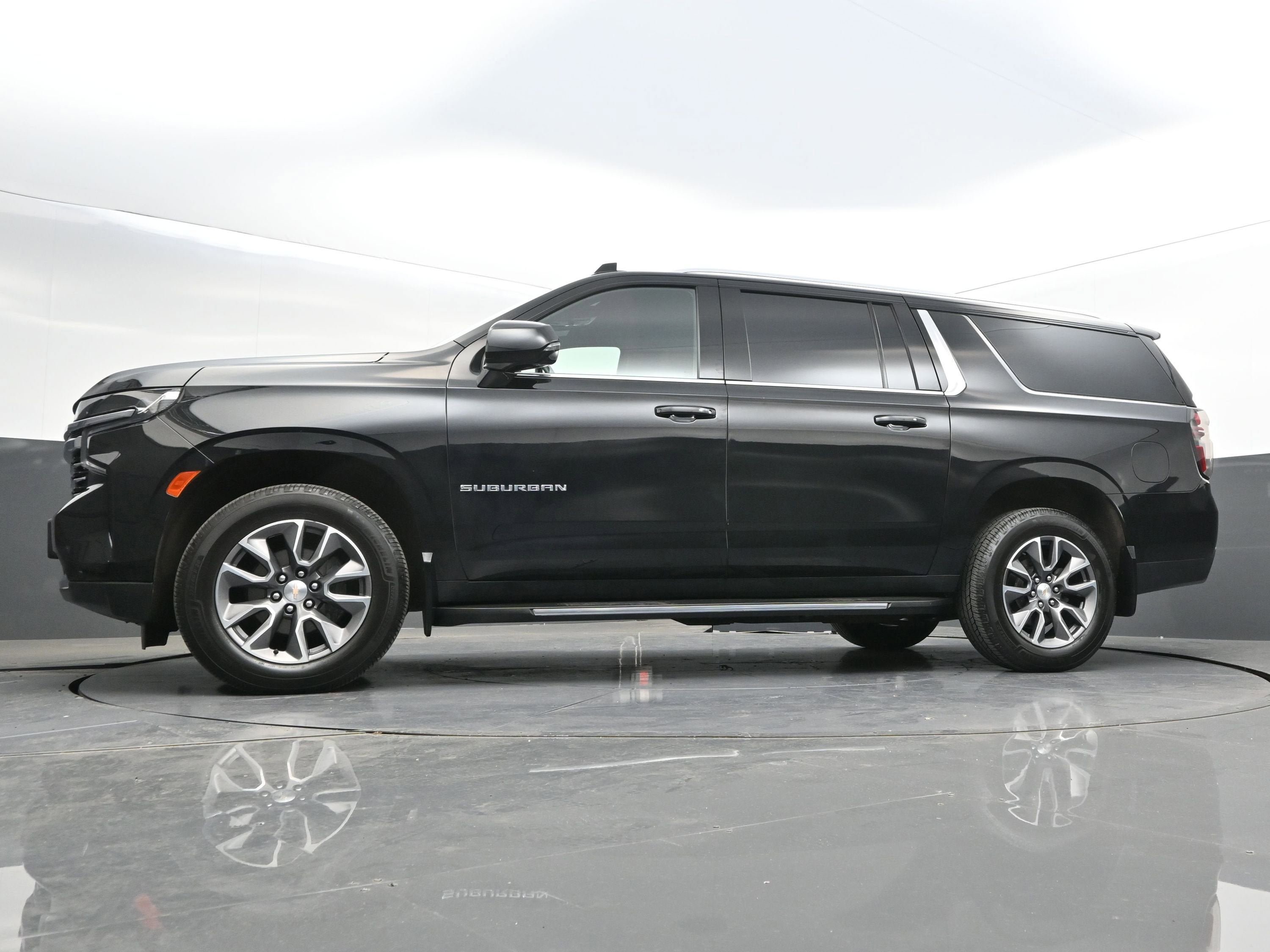 Used 2023 Chevrolet Suburban LT w/ Luxury Package AWD/4WD image 47