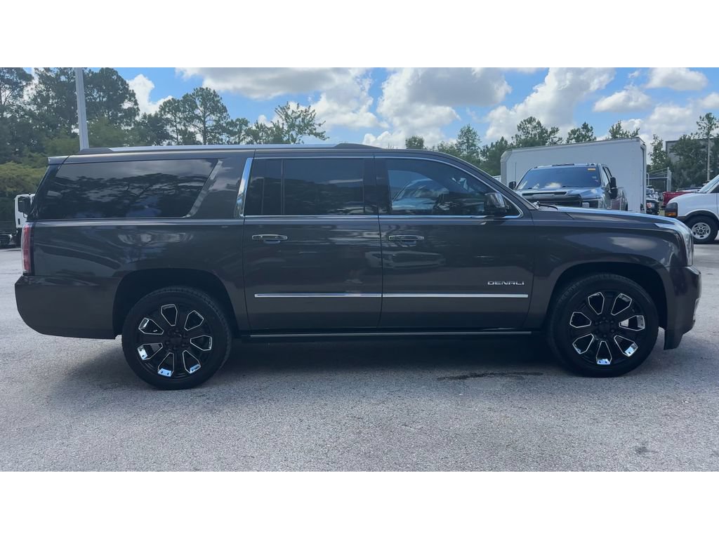 Used 2020 GMC Yukon XL Denali w/ Denali Premium Package RWD image 9