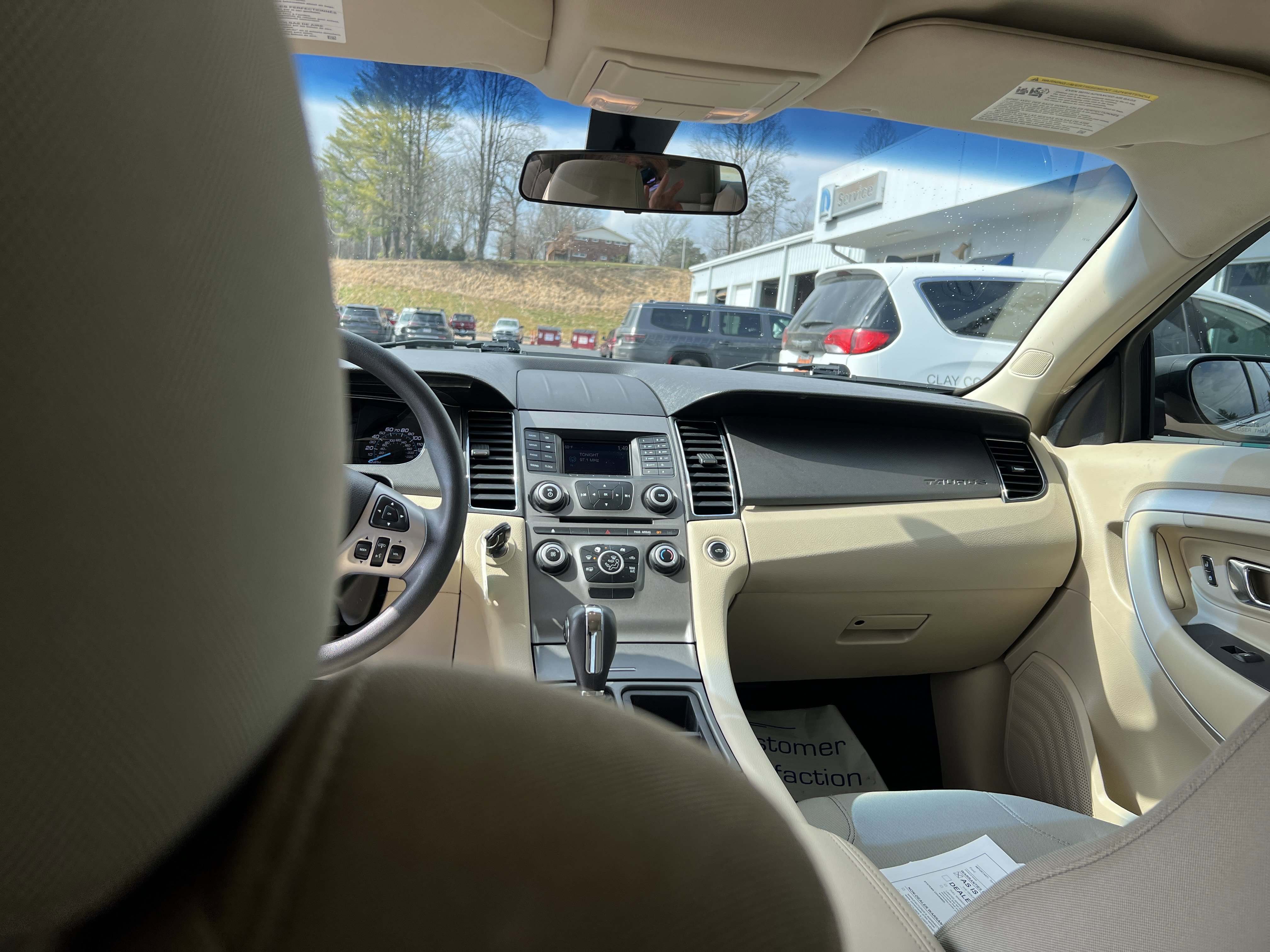 Used 2017 Ford Taurus SE FWD image 12