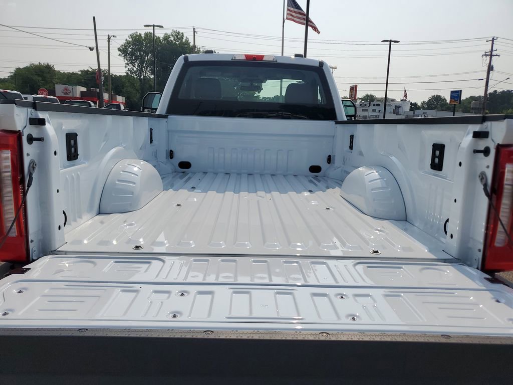 New 2025 Ford F350 4x4 Regular Cab Super Duty image 9