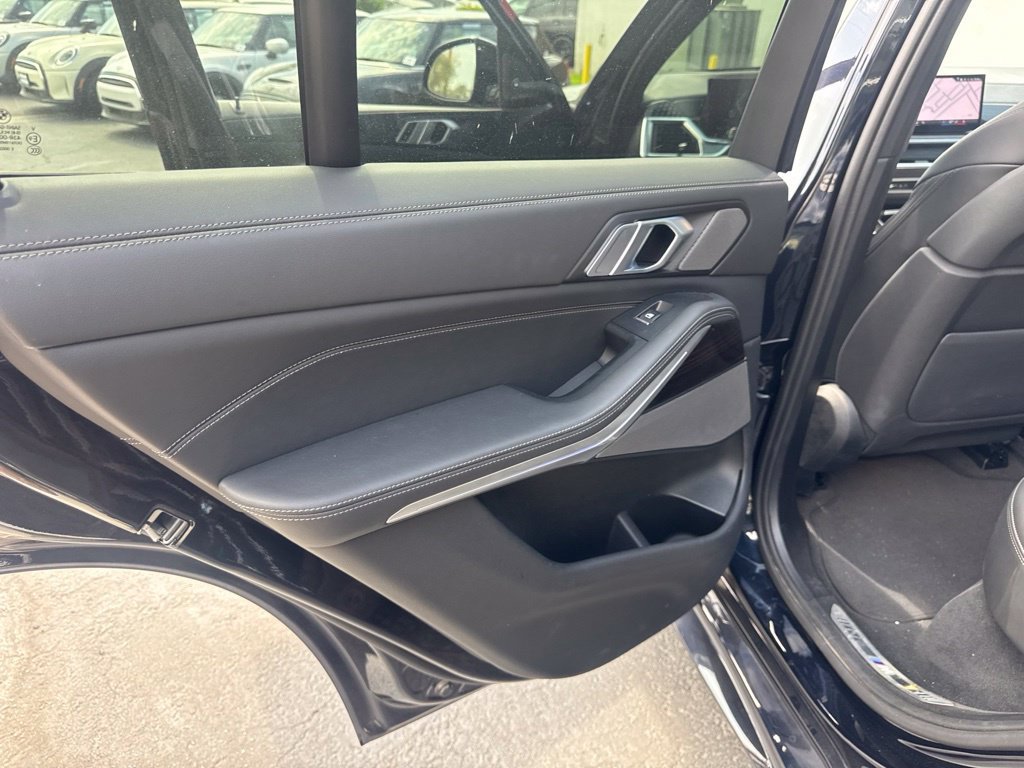 Used 2024 BMW X5 sDrive40i w/ M Sport Package RWD image 16