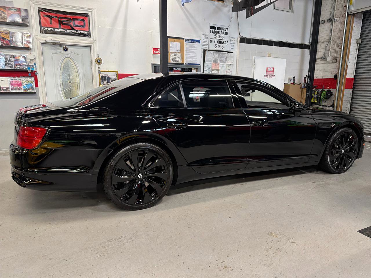 Used 2022 Bentley Flying Spur V8 image 4