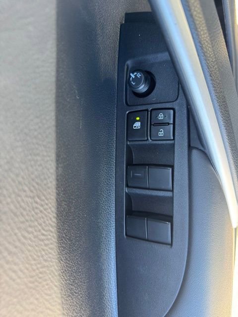 Used 2025 Toyota Corolla Cross AWD Hybrid w/ Convenience Package image 9