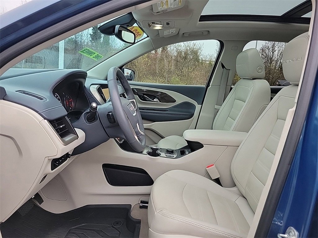 Used 2024 GMC Terrain Denali w/ Denali Premium Package image 15