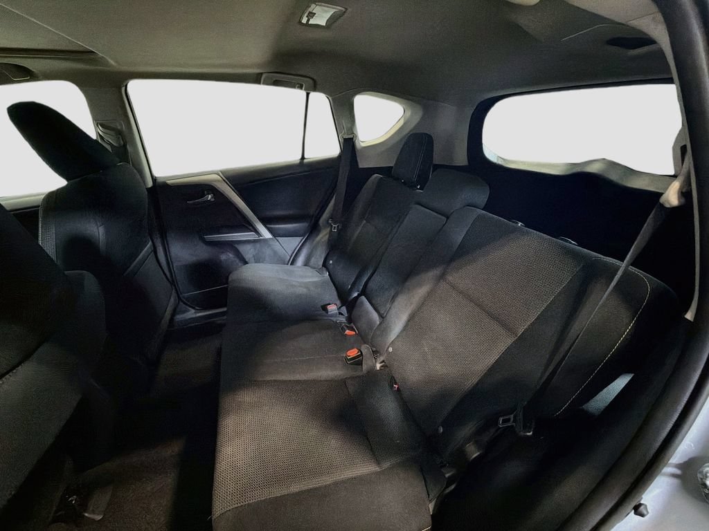 Used 2017 Toyota RAV4 XLE AWD/4WD image 18