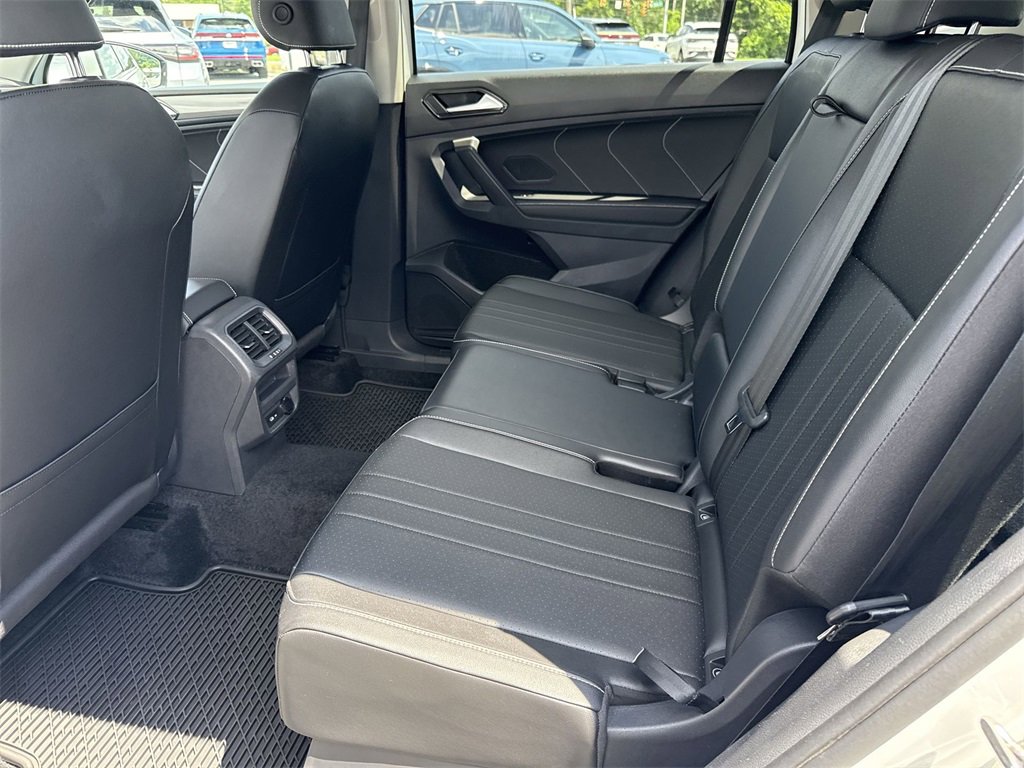 Used 2024 Volkswagen Tiguan SE image 25