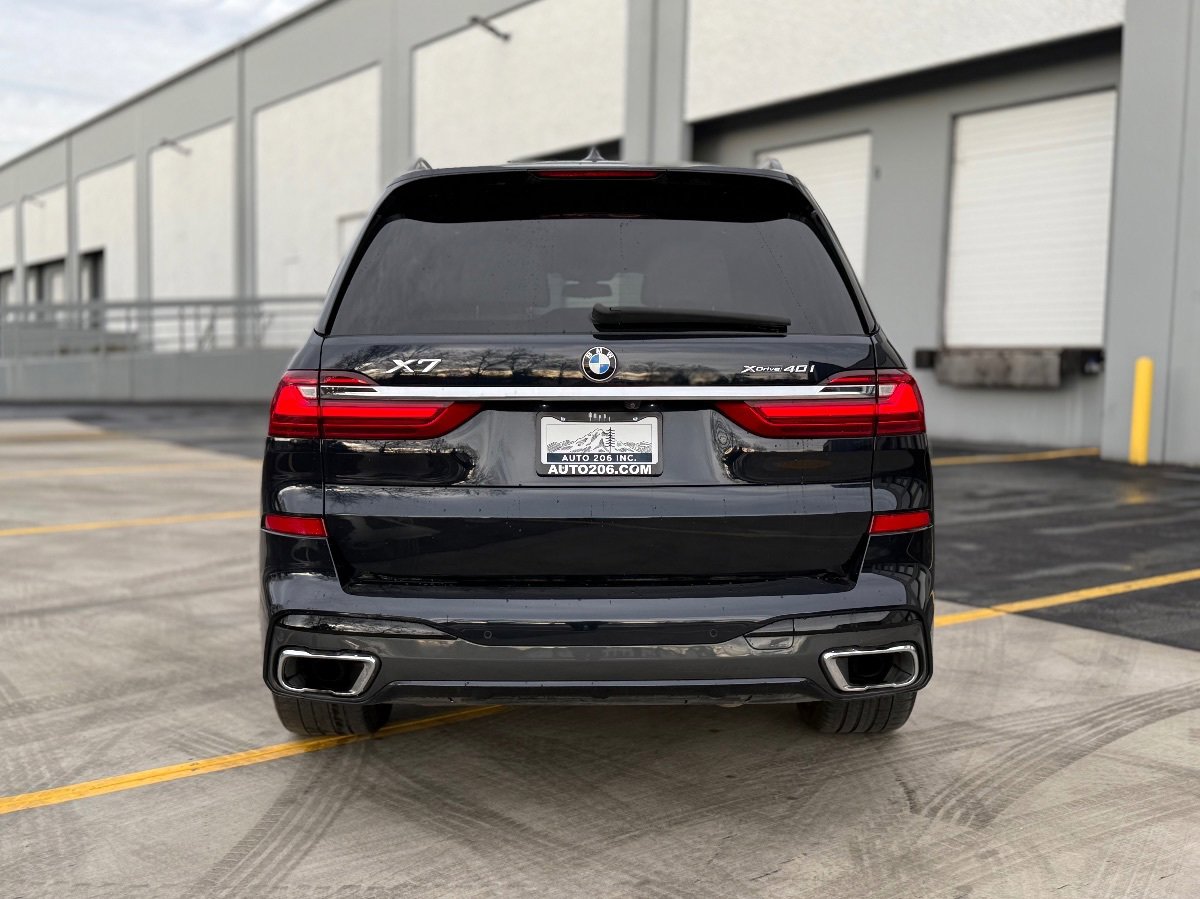 Used 2022 BMW X7 xDrive40i w/ M Sport Package AWD/4WD image 4