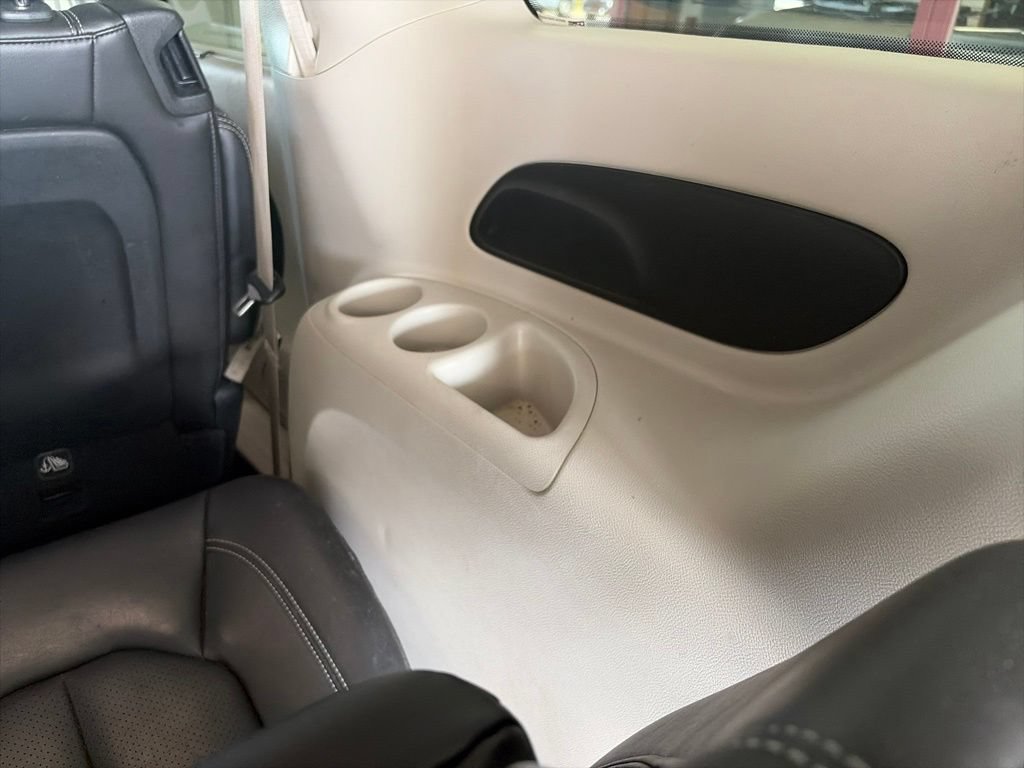 Used 2023 Chrysler Pacifica Touring-L FWD image 9