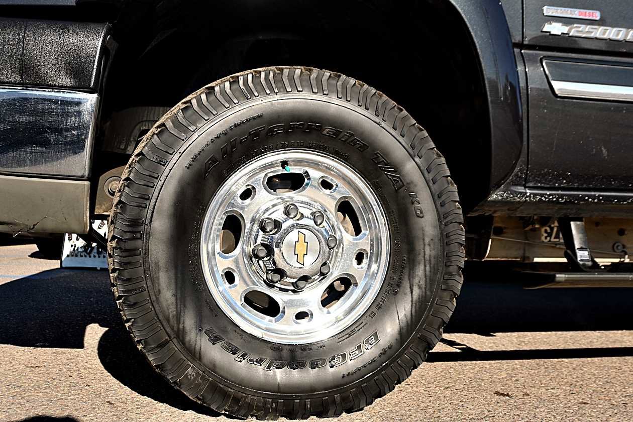 Used 2004 Chevrolet Silverado 2500 LT w/ Skid Plate Package image 8