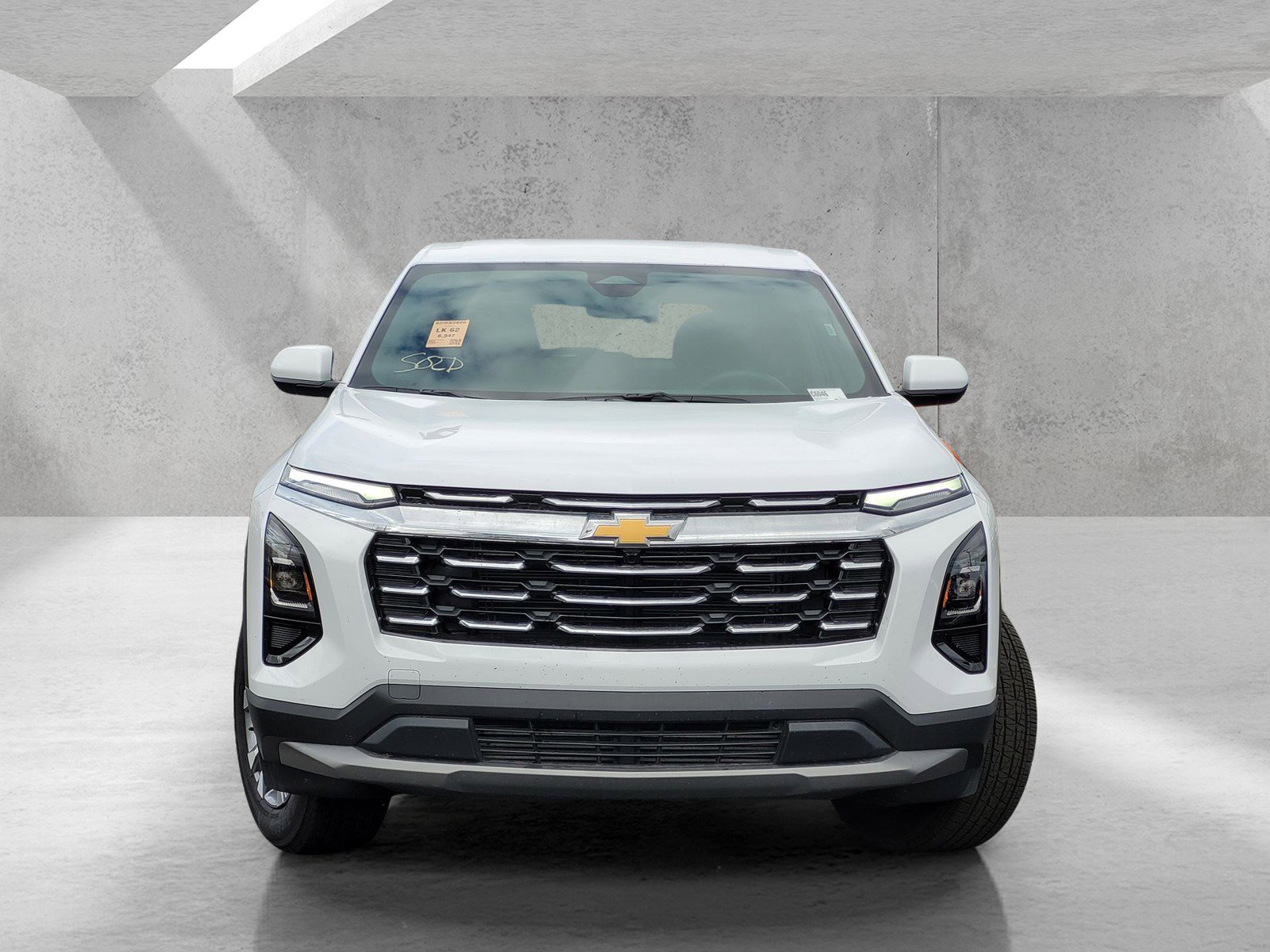 Used 2025 Chevrolet Equinox LT image 2