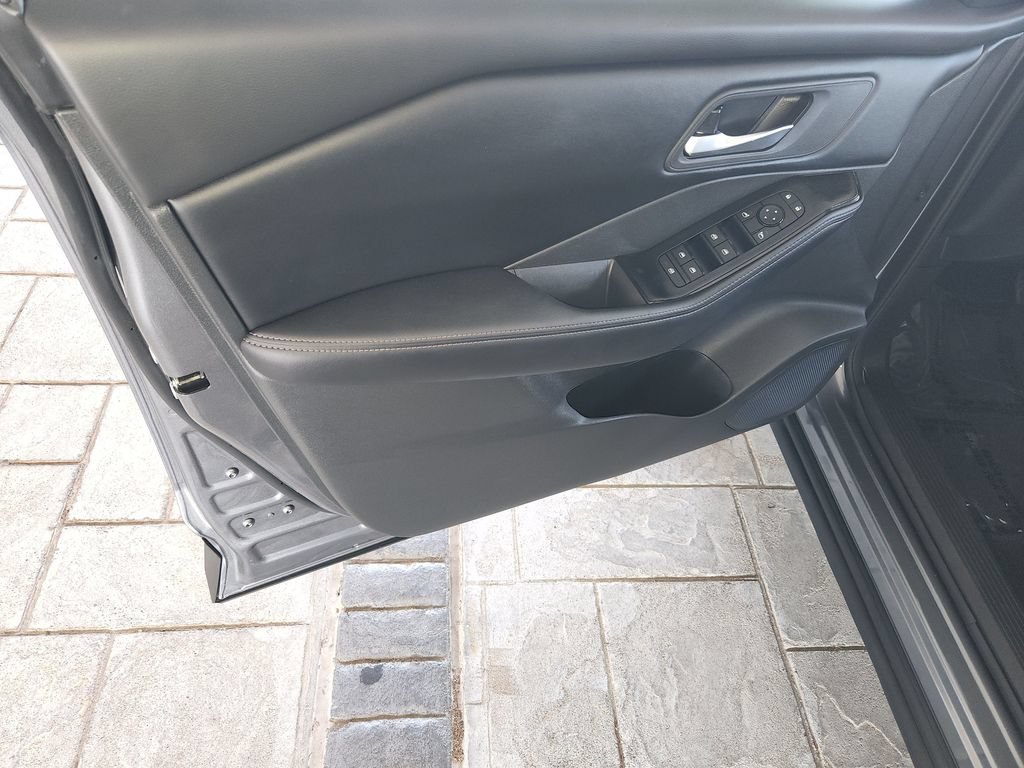 Used 2026 Nissan Rogue SV FWD image 28