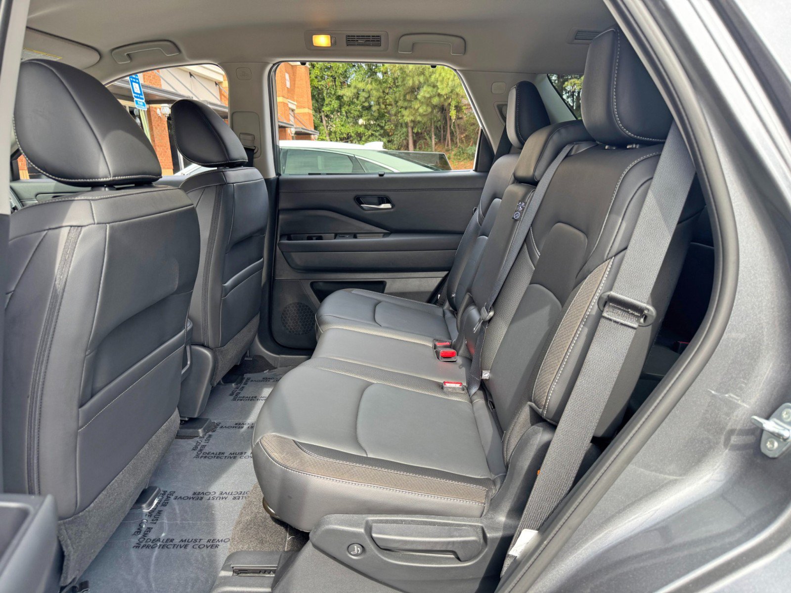 Used 2025 Nissan Pathfinder SL AWD/4WD image 38