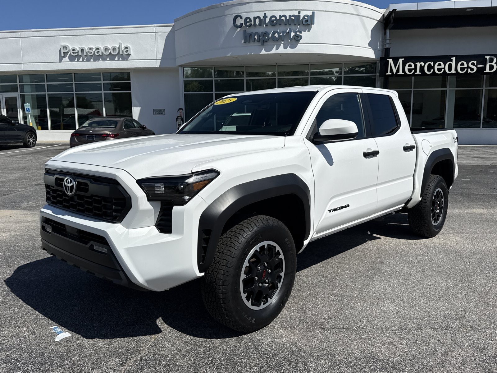 Used 2025 Toyota Tacoma TRD Off-Road AWD/4WD image 1
