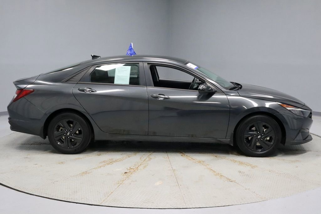 Used 2022 Hyundai Elantra SEL FWD image 11