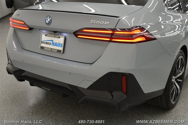 Used 2025 BMW 550e xDrive w/ Premium Package AWD/4WD image 47