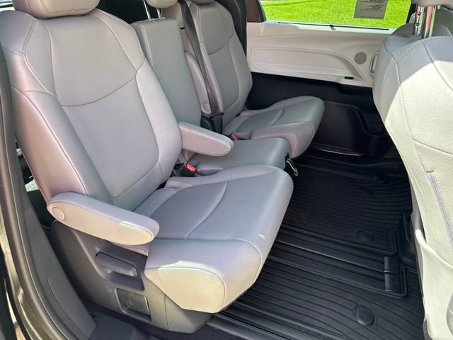 Used 2026 Toyota Sienna XLE FWD image 17