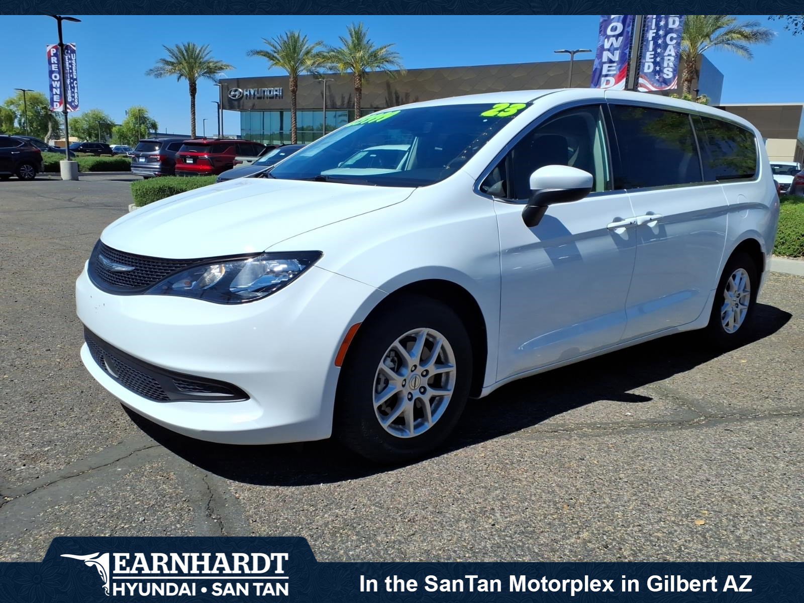 Used 2023 Chrysler Voyager LX image 1