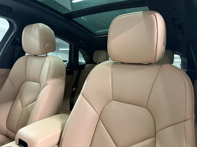 Certified 2026 Porsche Macan AWD/4WD image 23