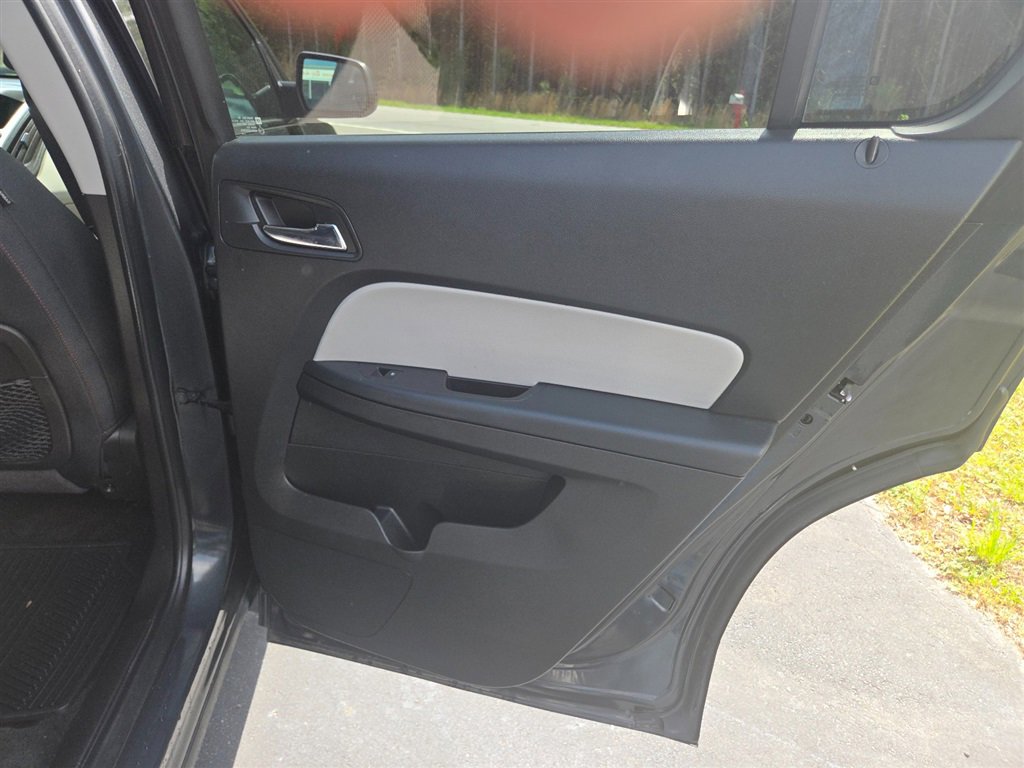 Used 2017 Chevrolet Equinox LT w/ Convenience Package image 12