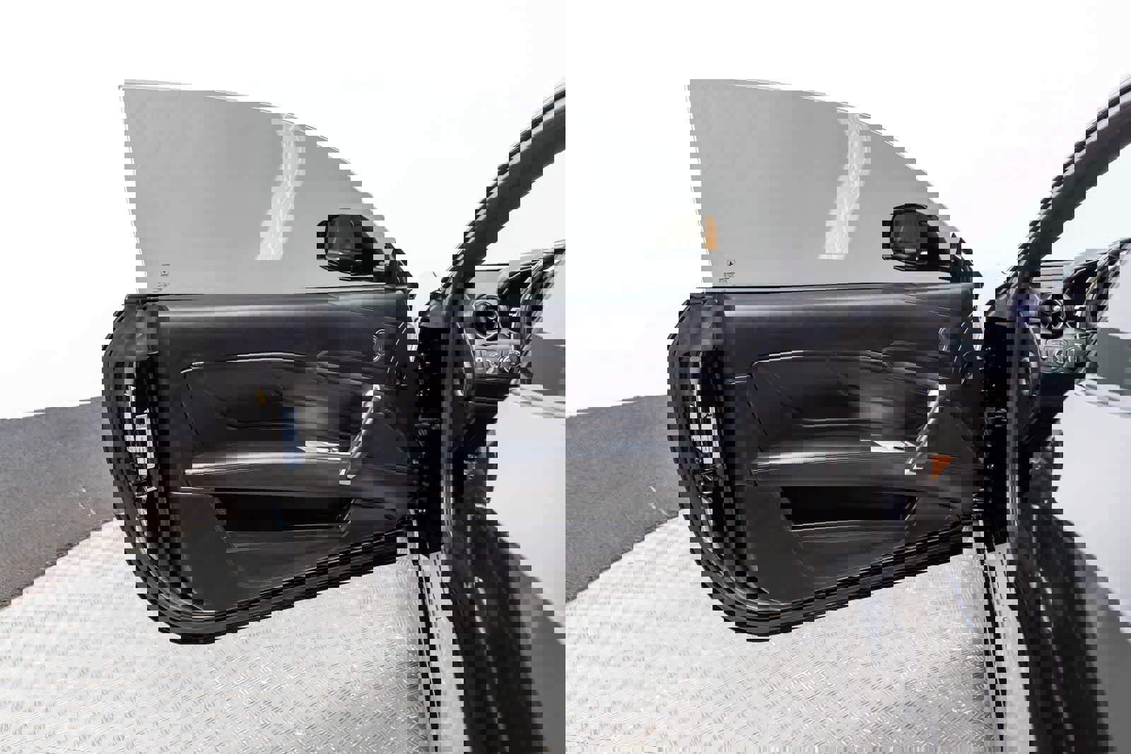 Used 2015 Ferrari FF image 24