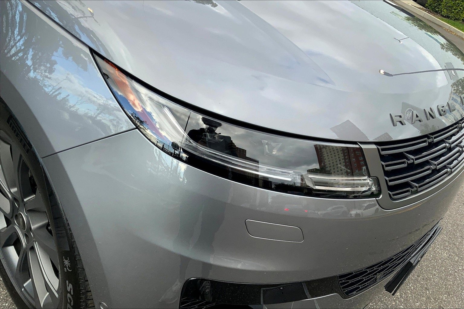 Used 2025 Land Rover Range Rover Sport image 27